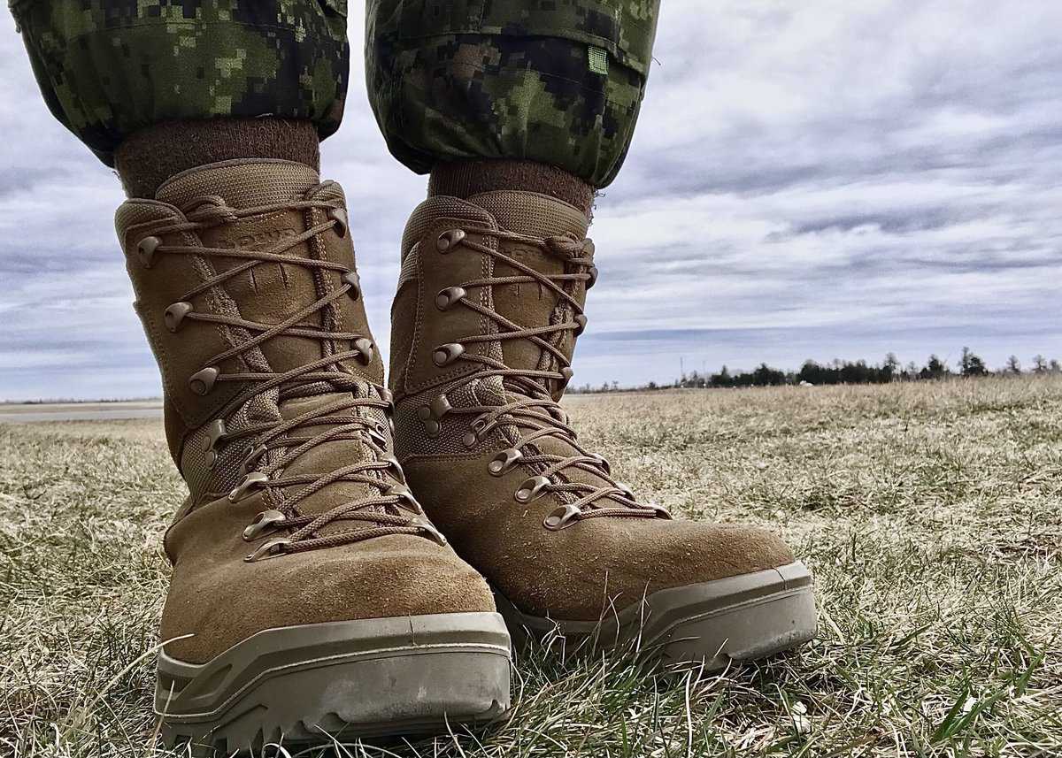 Lowa military store boot