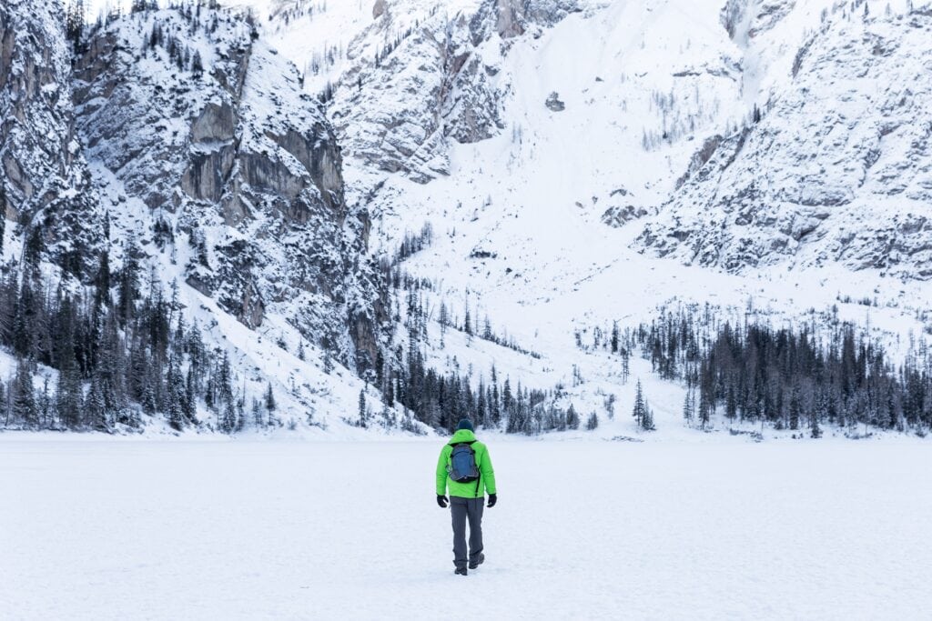 How To Spend A Night In The Freezing Outdoors: 3 Tips To Survive
